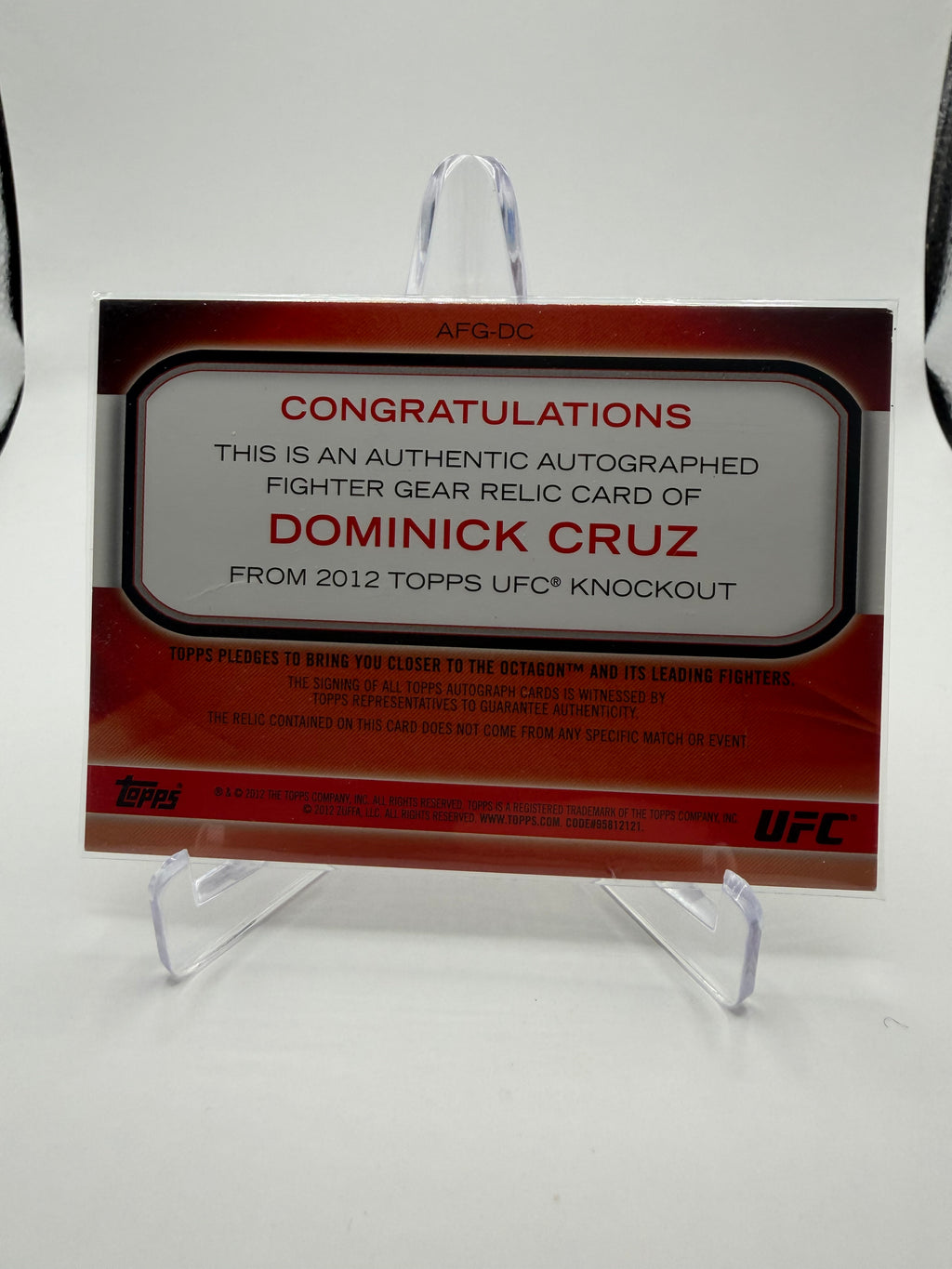 2012 Topps UFC Knockout Dominick Cruz Autographed Fighter Gear Relic Red #AFG-DC /8