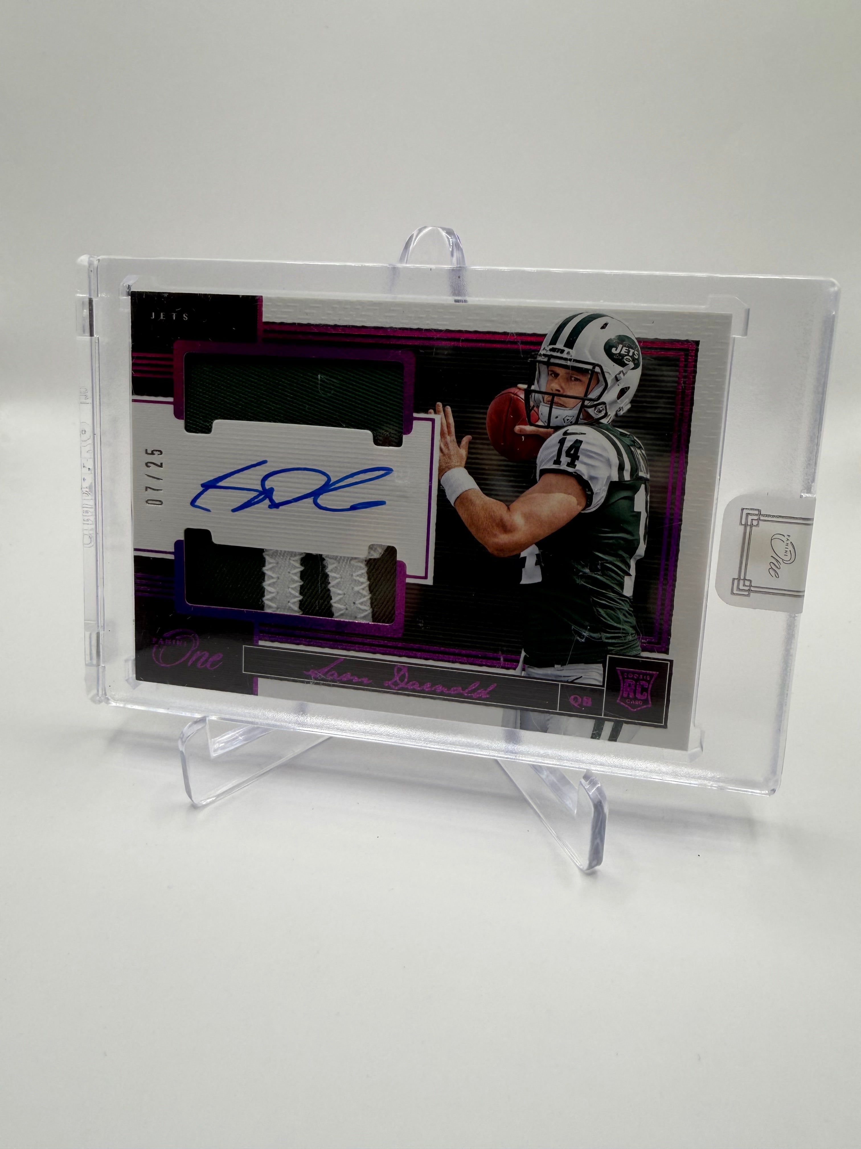 2018 Panini One Football Sam Darnold Rookie Patch Autograph Purple /25 #67